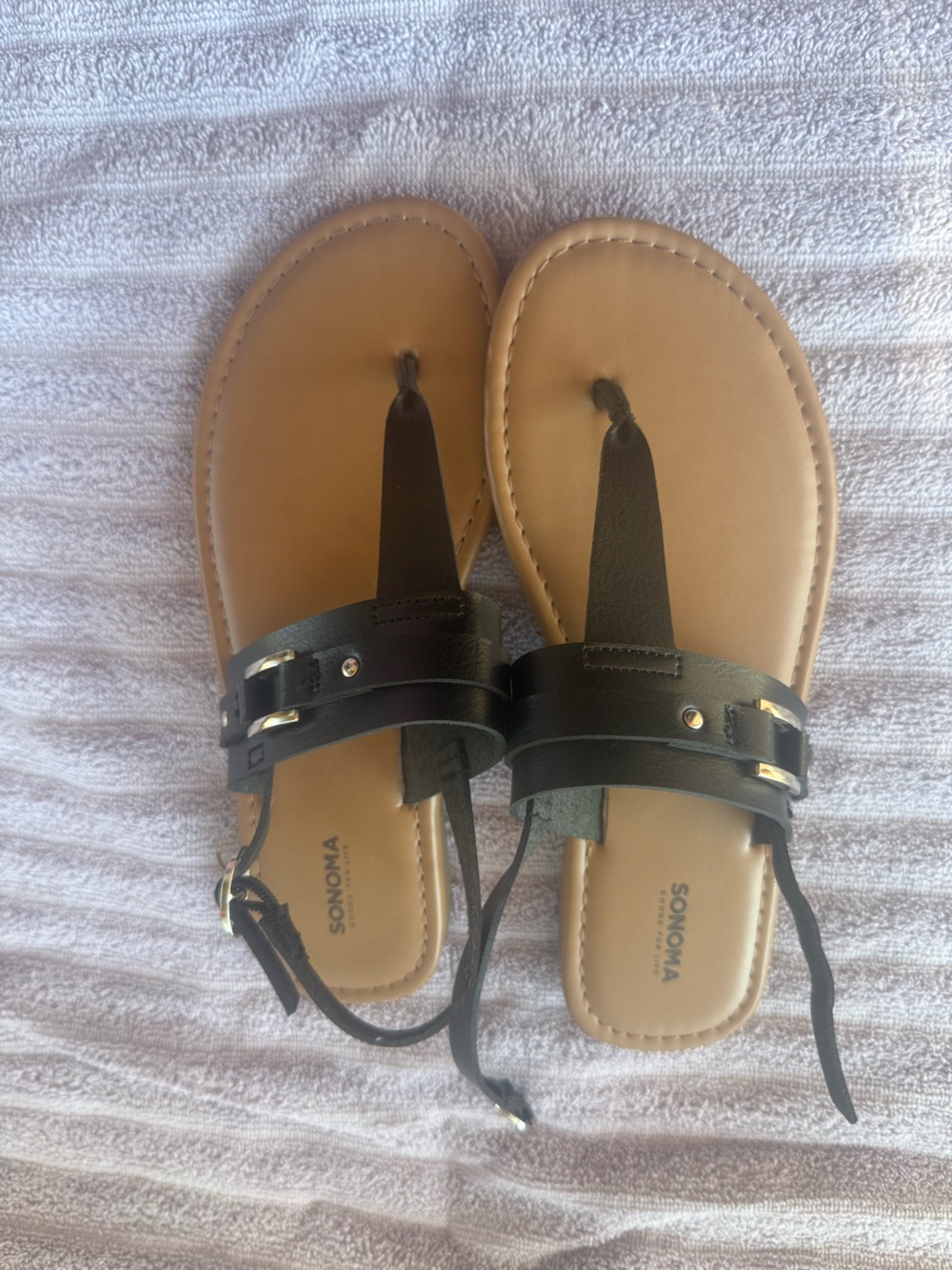 Sonoma Black and Tan T-Strap Sandals for Women